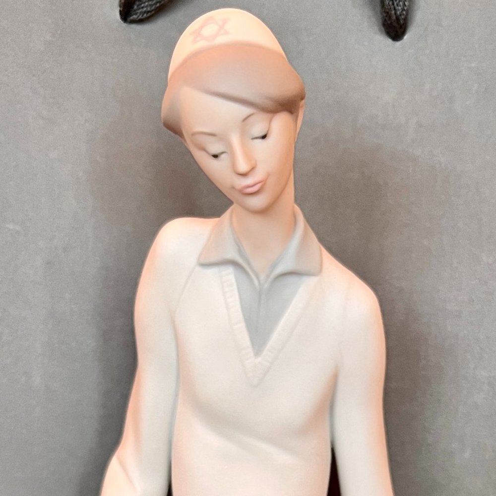 LLADRO Jewish Boy Book Hebrew Student 4684 Retired Figurine Bar Mitzvah - Matte